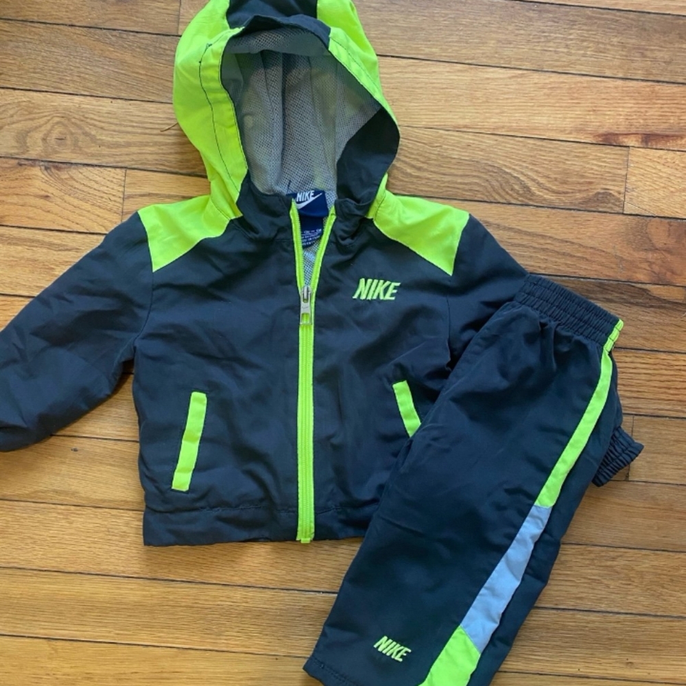 Nike outfit & shoes  Matching color Jordan's size 4c toddler's